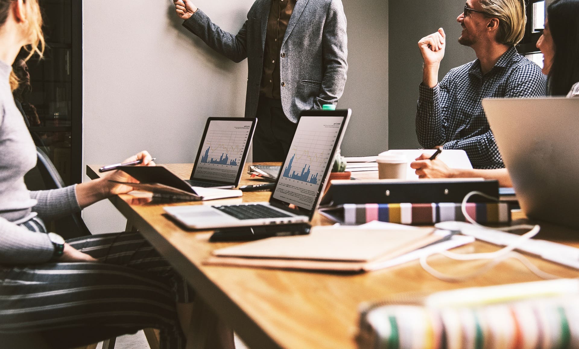 sap-hana-vs-oracle-which-database-is-better-for-enterprises
